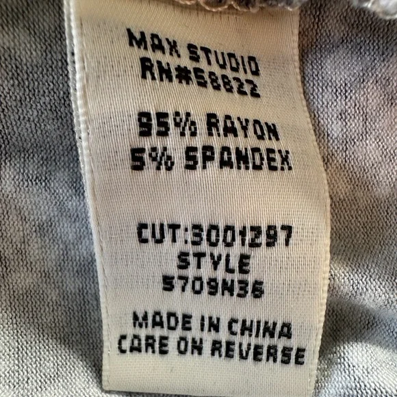 Patterned Keyhole Top - Picture 6 of 8